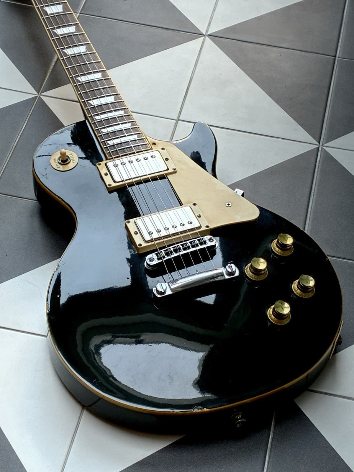 Image of Greco Les Paul 1977 "Lawsuit Era" EG-700B Made in Japan